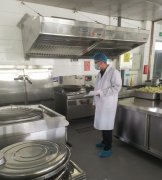 <b>高度的义务感鞭策辖区校园食物平安包保工做走</b>